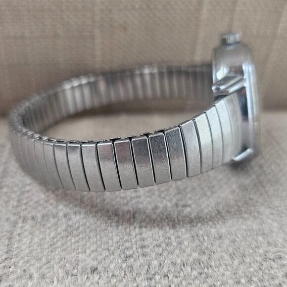 Vintage Timex Indiglo Ladies Wristwatch Silver Tone stretched metal Band Waatch - Picture 7 of 9